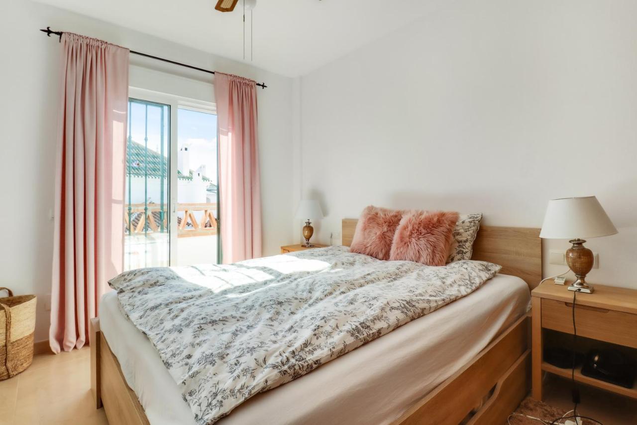 Apt Nerja Chimenea With Ocean View, A/C, & Fiber Apartment Luaran gambar
